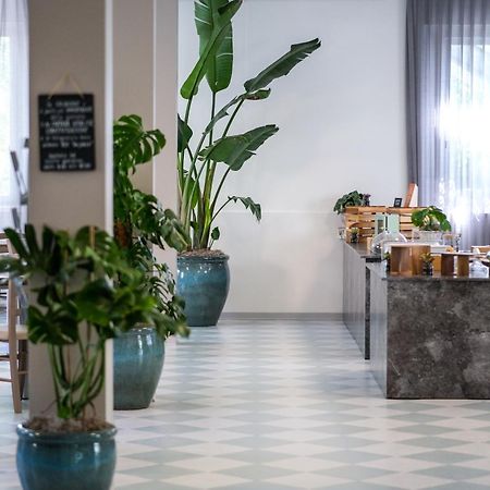 Hotel Vienna Cervia Extérieur photo