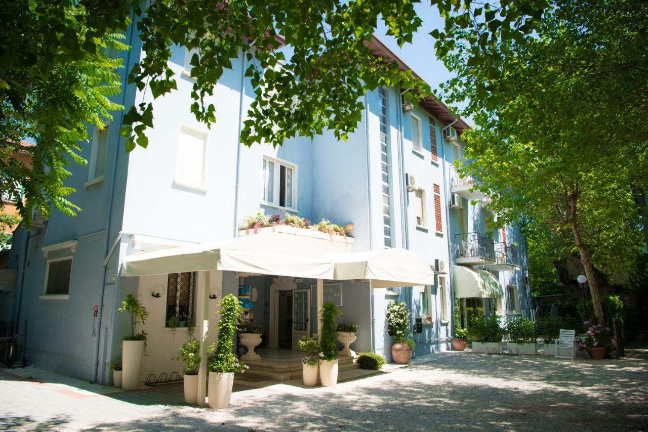 Hotel Vienna Cervia Extérieur photo
